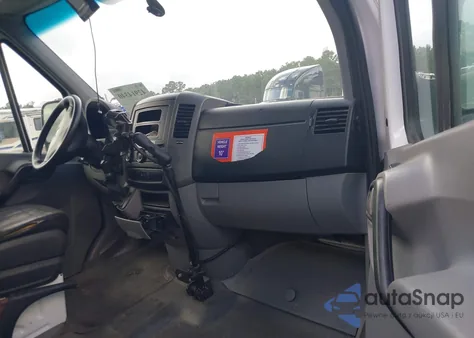 2015 Mercedes-Benz Sprinter 2500 High Roof из США, поврежденный, VIN WD3PE8DB2FP123299